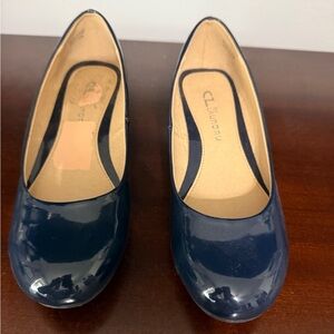 CL by Laundry Women's Navy Glossy Flats